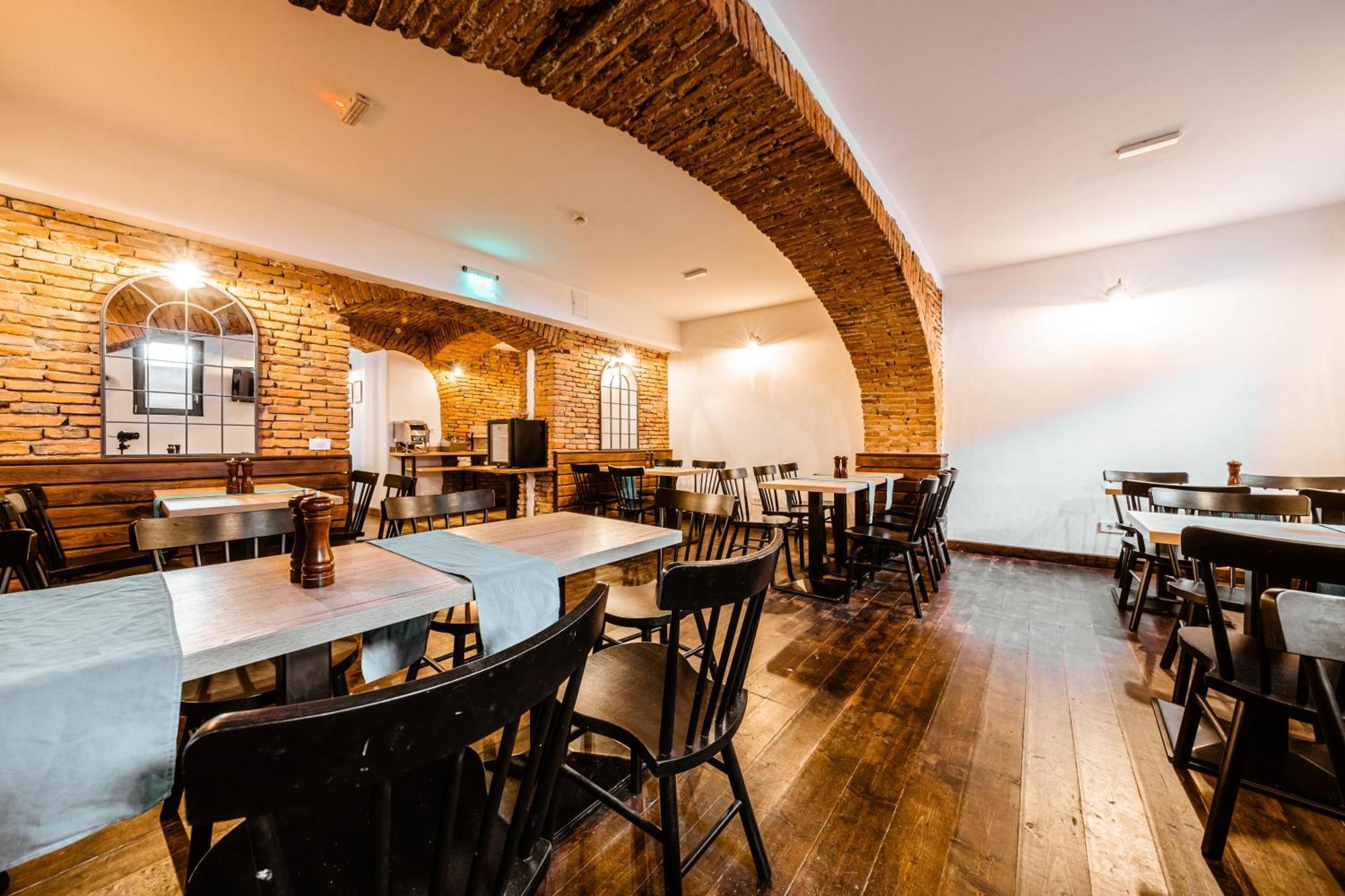 Casa Chitic - Hotel & Restaurant- Str Nicolae Balcescu 13 Braşov Buitenkant foto