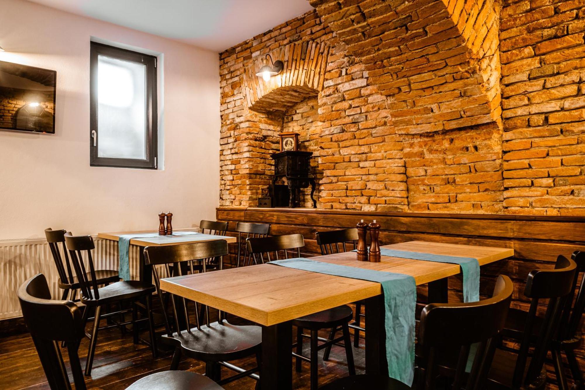 Casa Chitic - Hotel & Restaurant- Str Nicolae Balcescu 13 Braşov Buitenkant foto