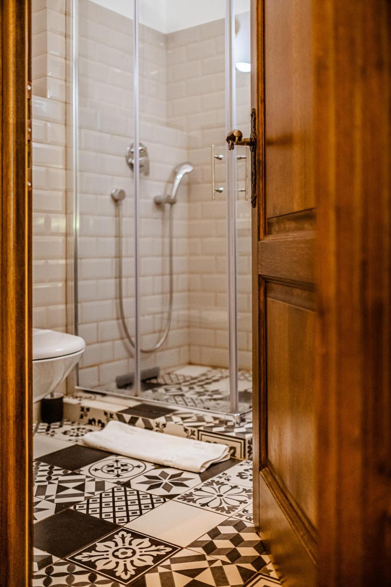 Casa Chitic - Hotel & Restaurant- Str Nicolae Balcescu 13 Braşov Buitenkant foto