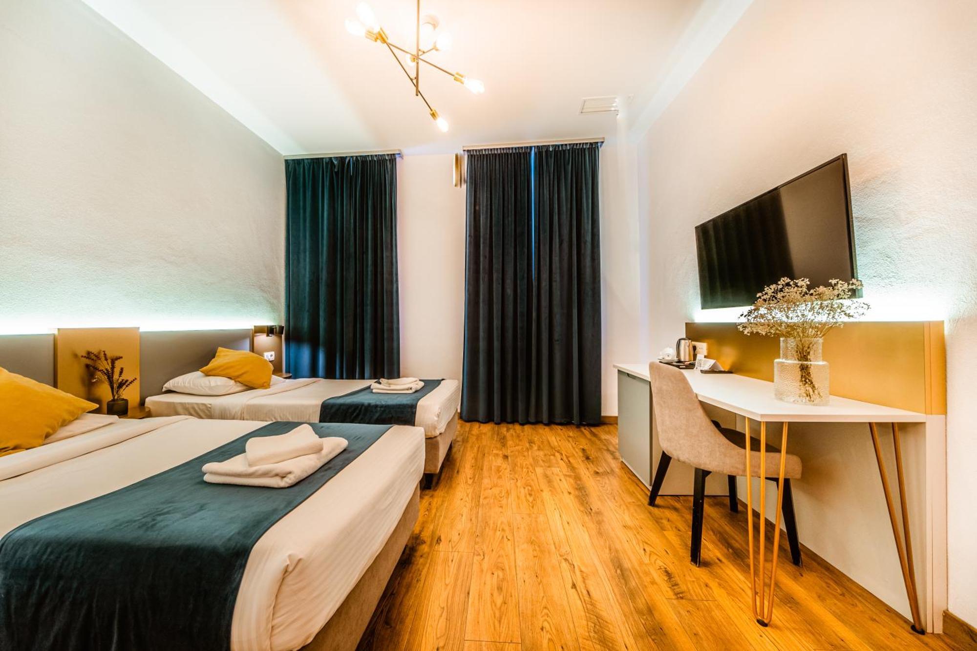 Casa Chitic - Hotel & Restaurant- Str Nicolae Balcescu 13 Braşov Buitenkant foto