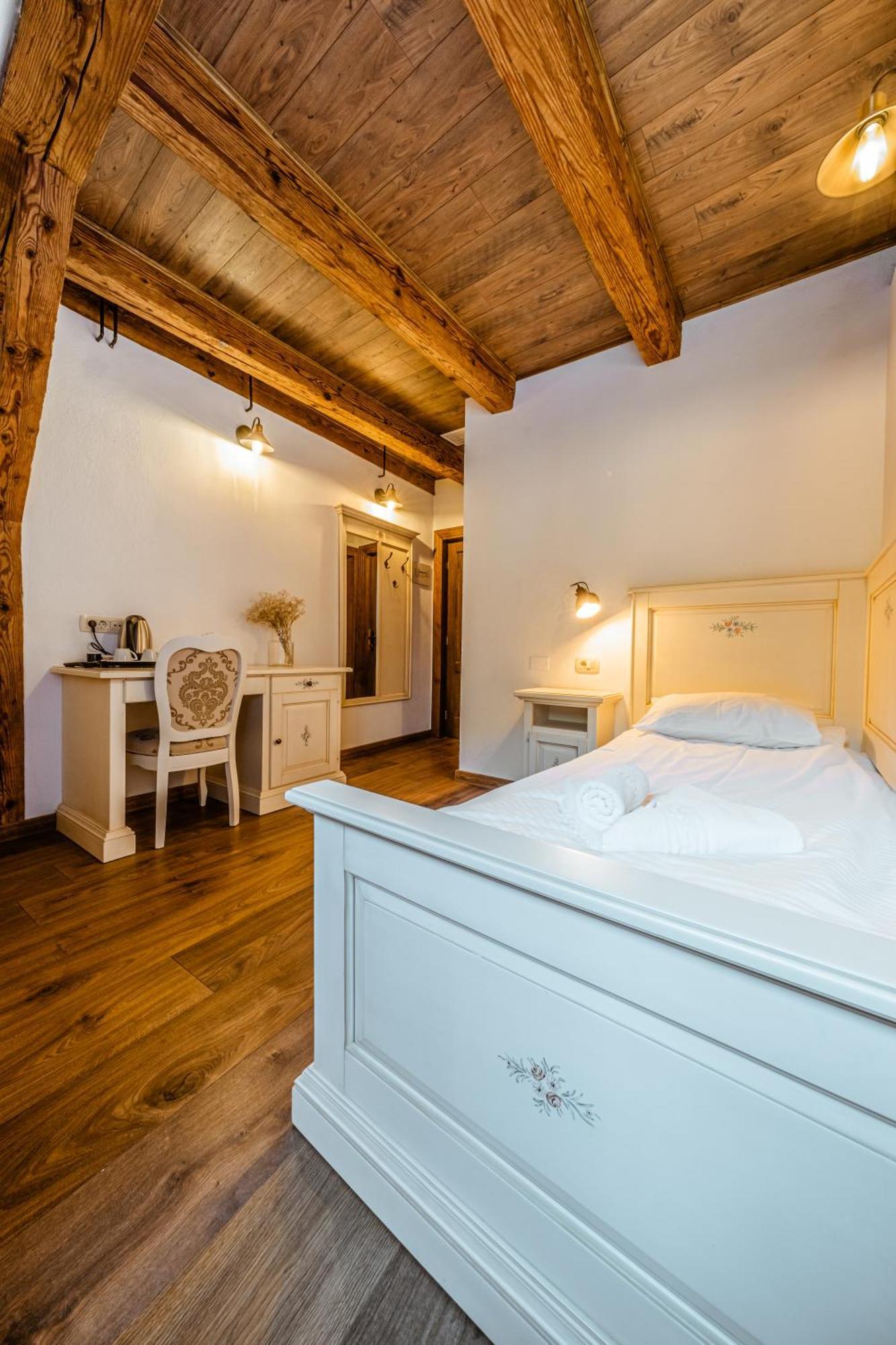 Casa Chitic - Hotel & Restaurant- Str Nicolae Balcescu 13 Braşov Buitenkant foto